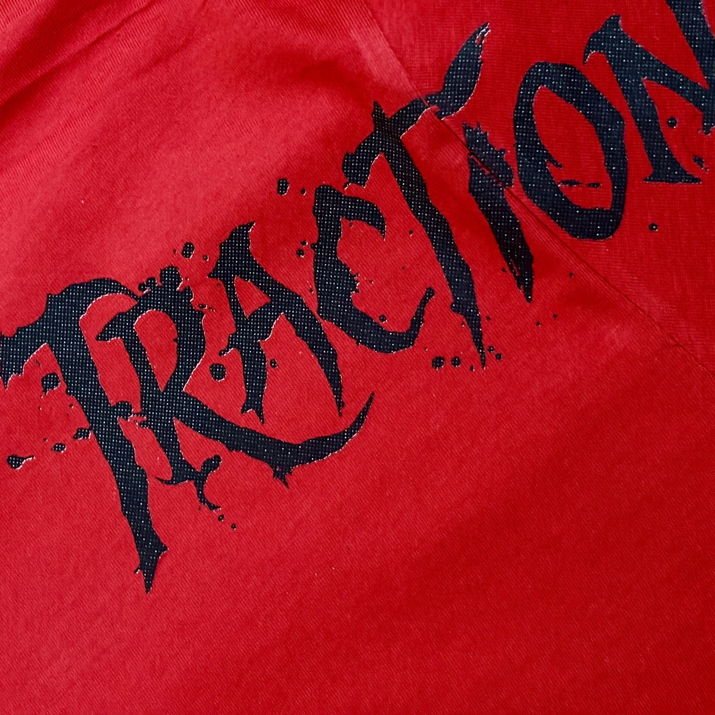 CAMISETA REGULAR “RED RAGE” RELEITURA ARCHAIC ALGODÃO PENTEADO (mais ou menos cópia)