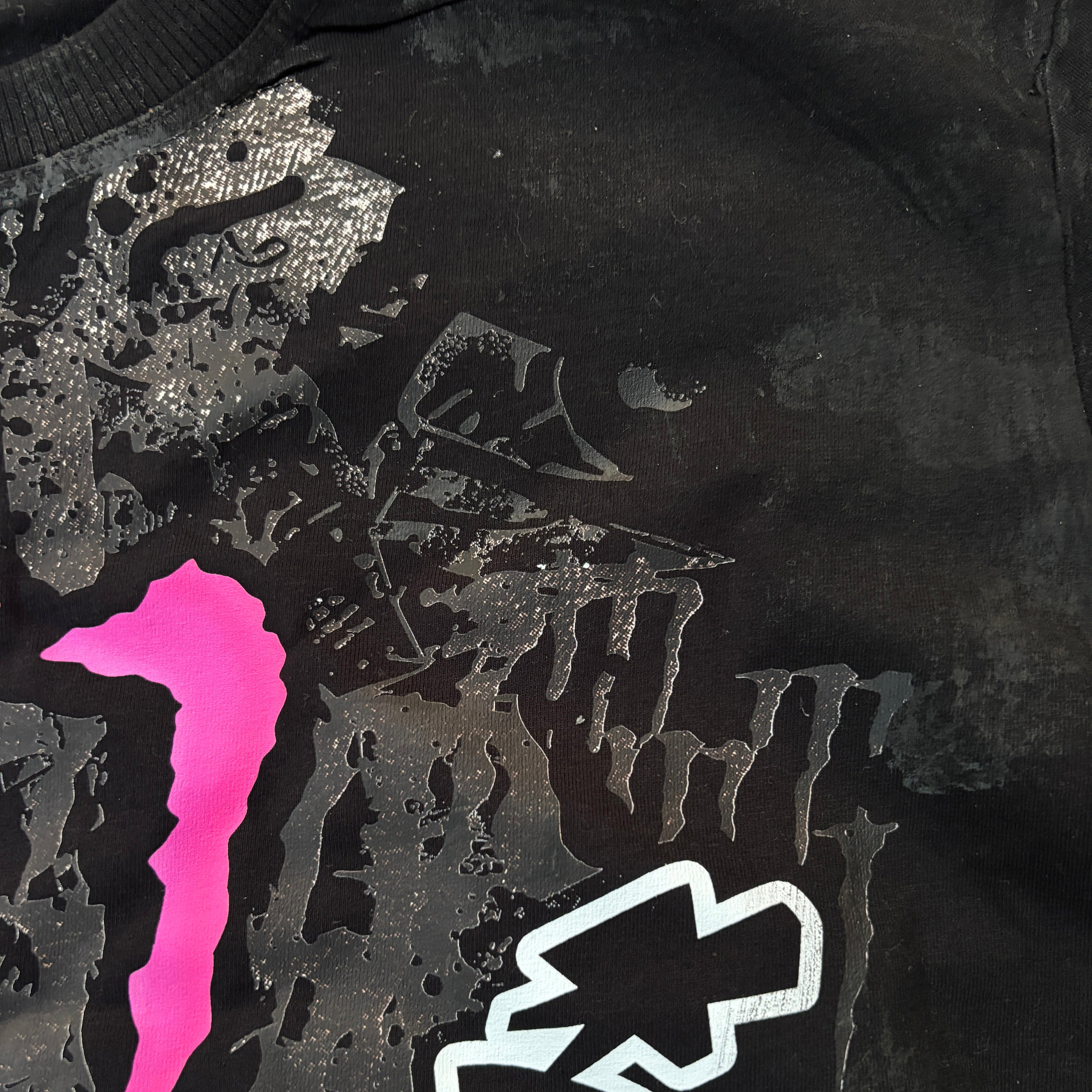 (PRÉ VENDA) CAMISETA REGULAR “TRACTION FOKS ENERGY” RELEITURA Monstro não nos processe por favor