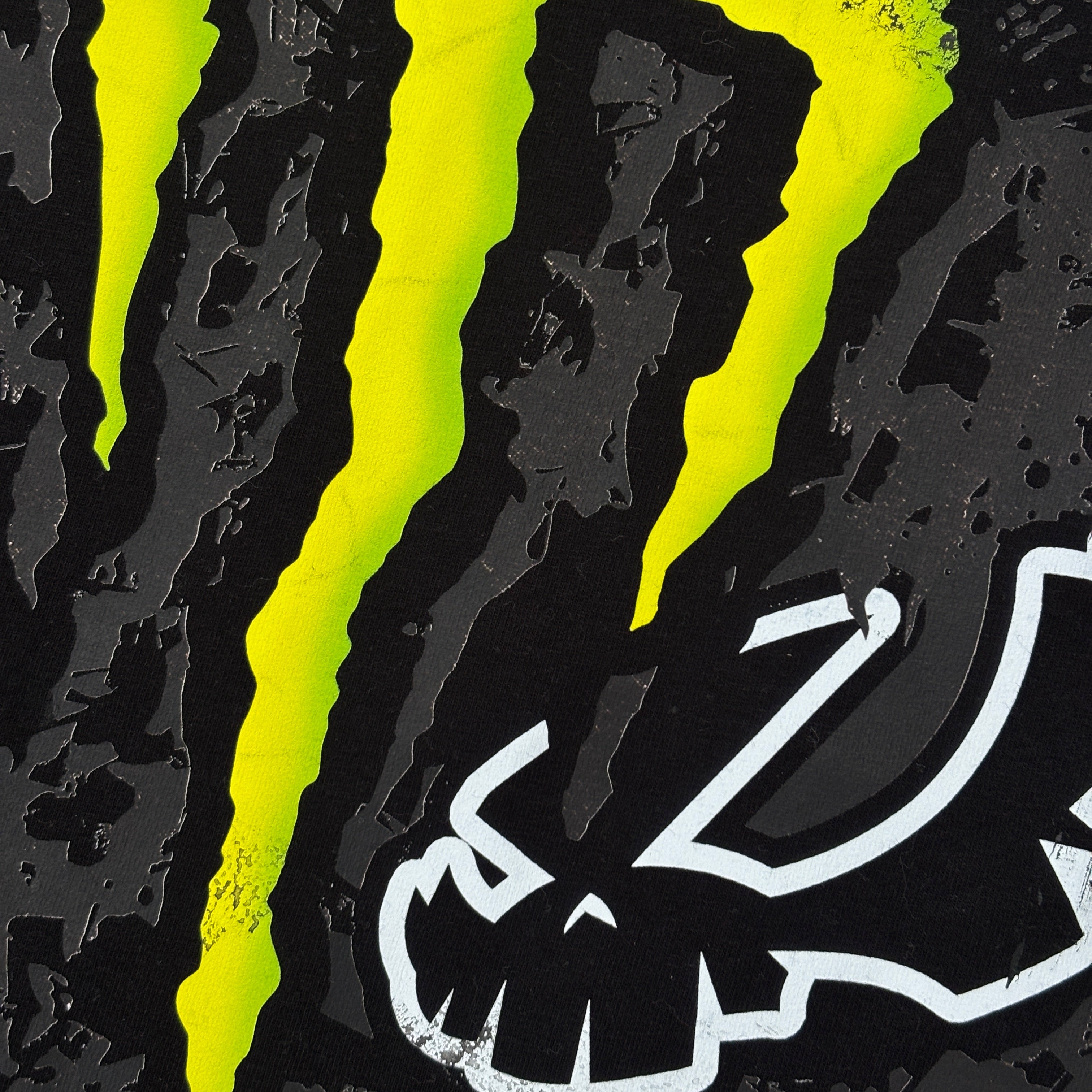 (PRÉ VENDA) CAMISETA REGULAR “TRACTION FOKS ENERGY” RELEITURA Monstro não nos processe por favor