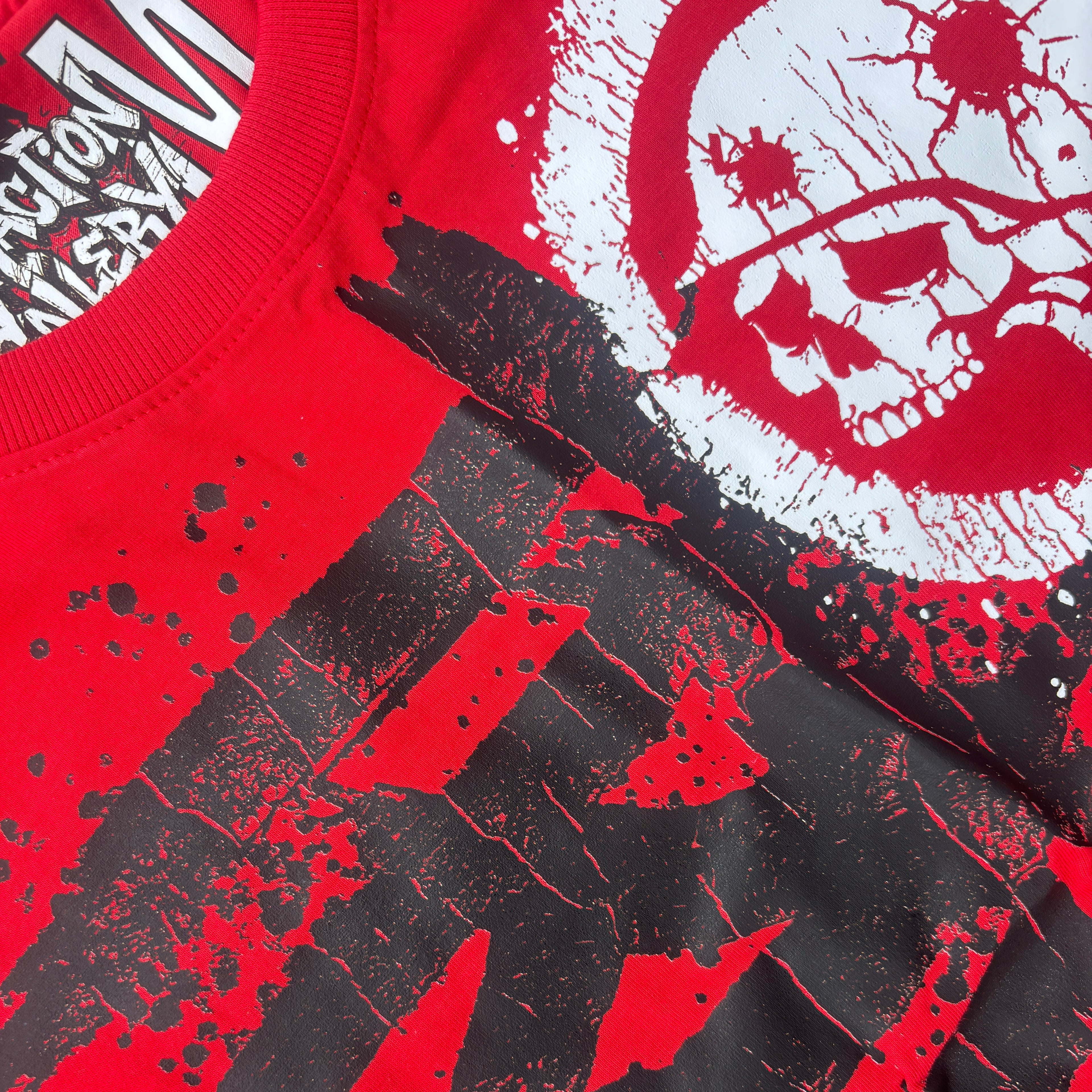 CAMISETA REGULAR “MADE IN TRACTION” RELEITURA METAL MULISHA ALGODÃO PENTEADO (AUTENTICA)